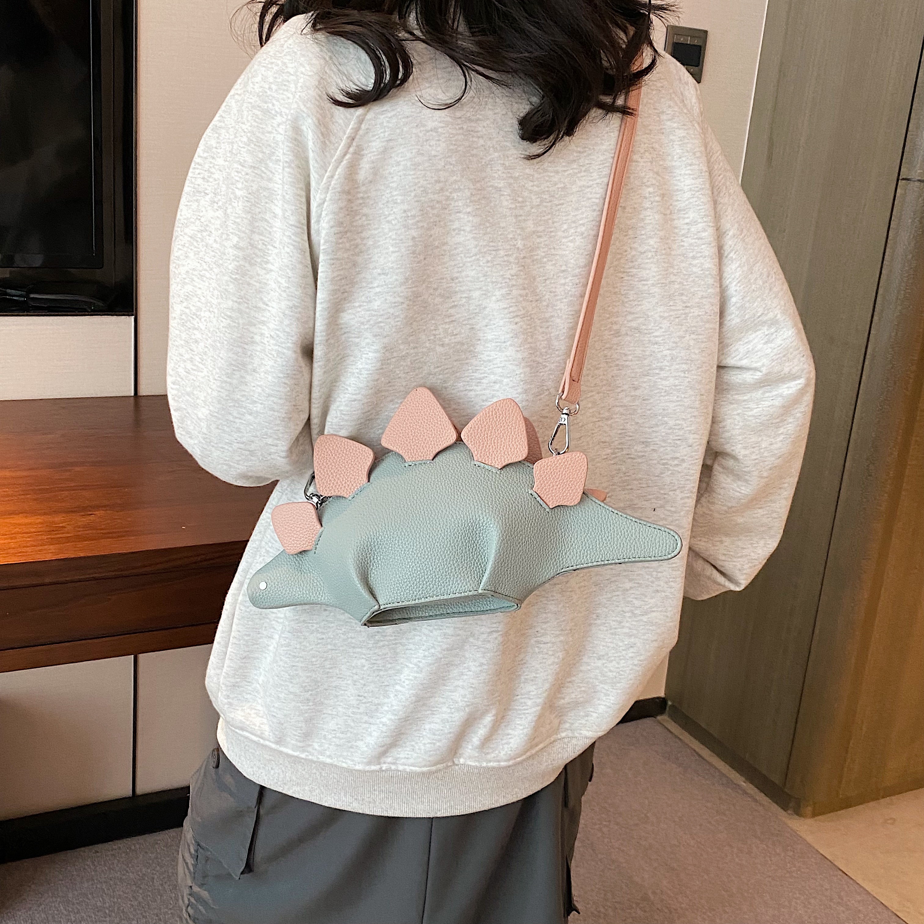 Women's Pu Leather Cartoon Streetwear Sewing Thread Zipper Shoulder Bag Crossbody Bag display picture 9
