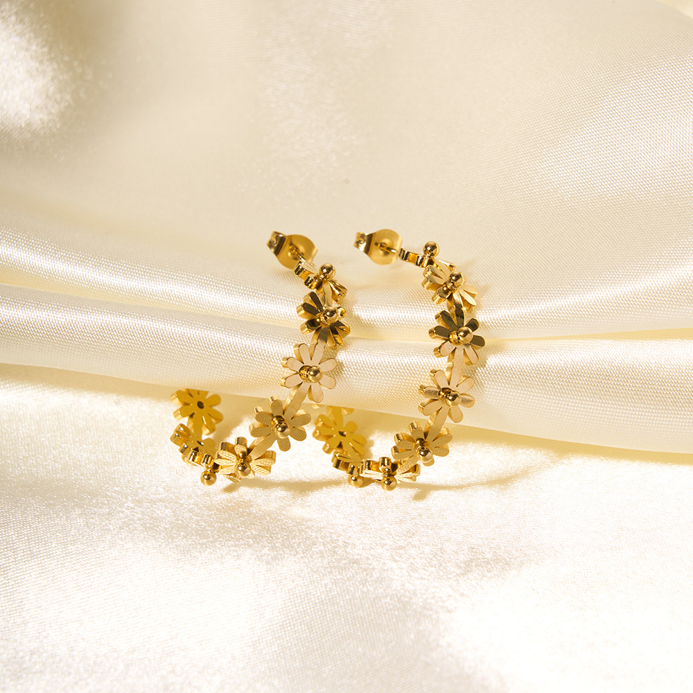 1 Pair Elegant Lady Daisy Plating 304 Stainless Steel 18K Gold Plated Ear Studs display picture 5