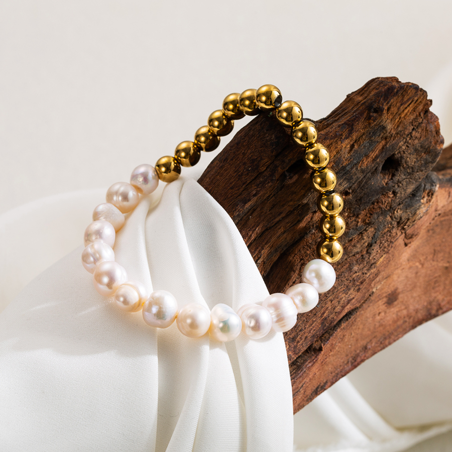 Einfacher Stil Klassischer Stil Runden Rostfreier Stahl Süßwasserperle Irregulär Perlen 18 Karat Vergoldet Armbänder display picture 4