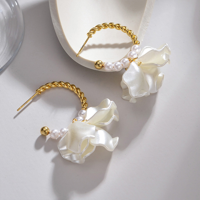 1 Pair Lady Flower Plating Other Metal Parts 304 Stainless Steel Steel Ball 201 Stainless Steel Acrylic Imitation Pearl, Imitation Petals 18K Gold Plated Drop Earrings display picture 1