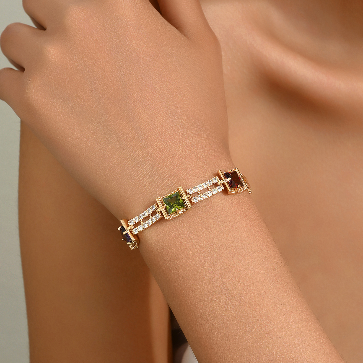 Glam Luxurious Shiny Geometric Leaf Copper Buckle Plating Inlay Zircon 18k Gold Plated Bracelets display picture 3