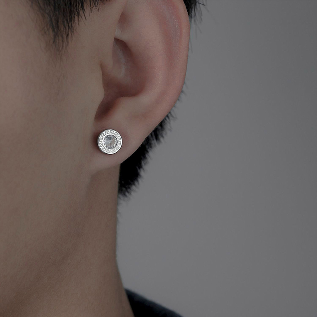 1 Piece Casual Hip-hop Round Solid Color Inlay Stainless Steel Diamond Ear Studs display picture 2
