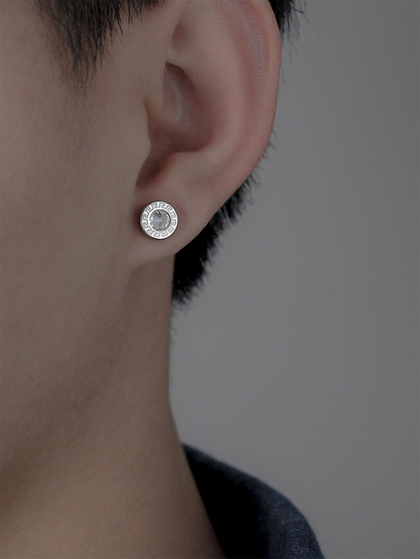 1 Piece Casual Hip-hop Round Solid Color Inlay Stainless Steel Diamond Ear Studs display picture 6