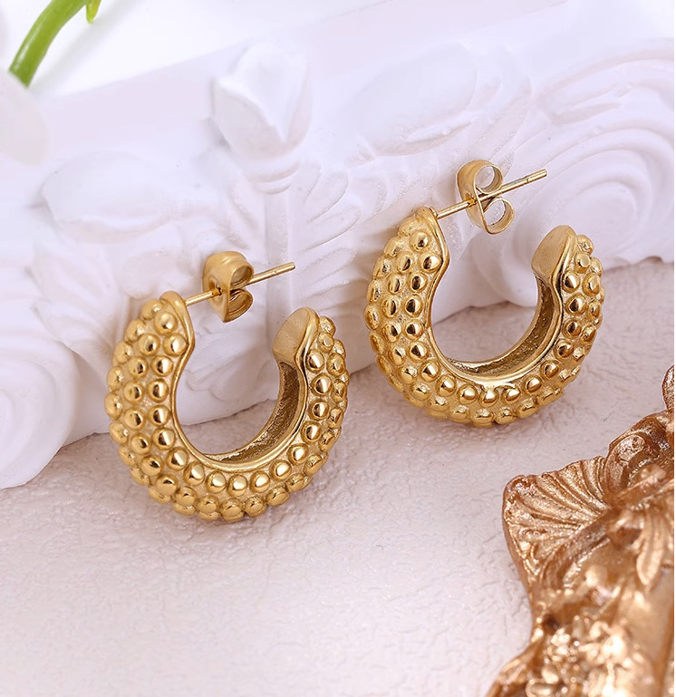 1 Pair Lady Simple Style C Shape Solid Color Plating Titanium Steel Gold Plated Ear Studs display picture 2