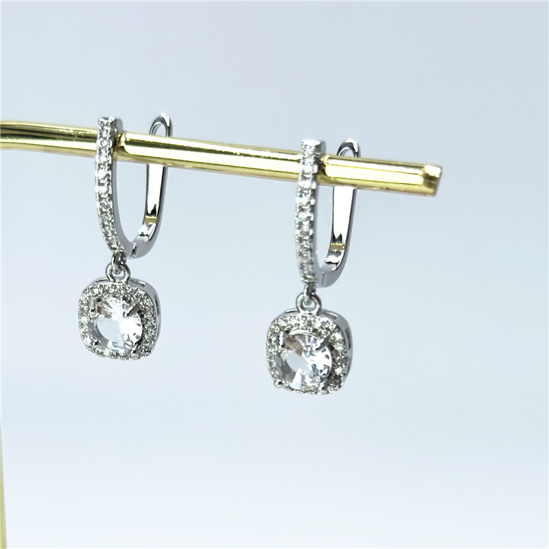 1 Pair Elegant Classic Style Square Inlay Alloy Zircon Drop Earrings display picture 2