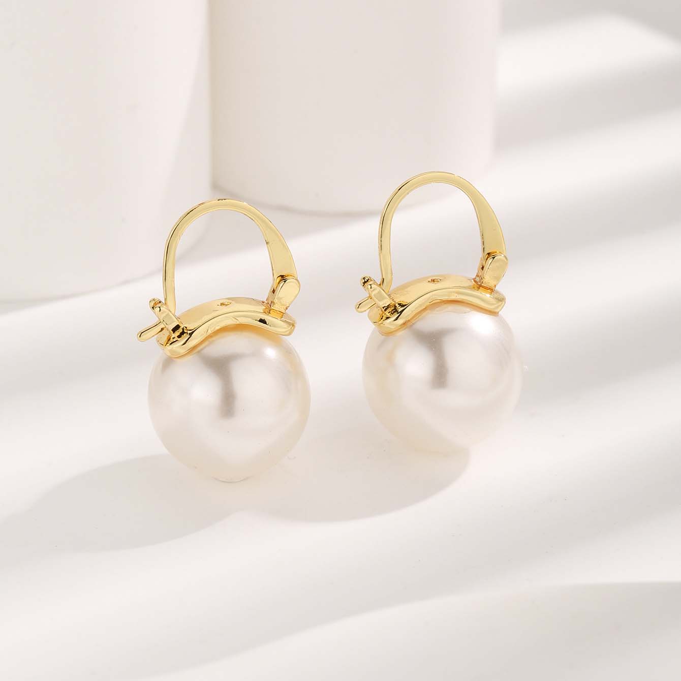 1 Pair Glam Sweet Love Round Plating Imitation Pearl Titanium Steel Copper Gold Plated Earrings display picture 5