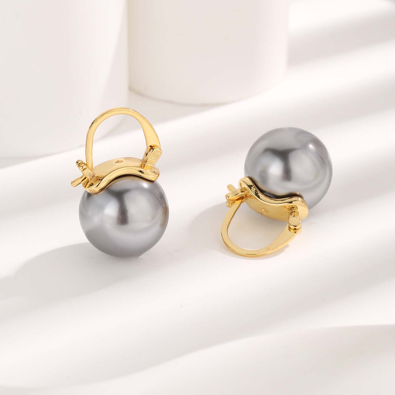 1 Pair Glam Sweet Love Round Plating Imitation Pearl Titanium Steel Copper Gold Plated Earrings display picture 6