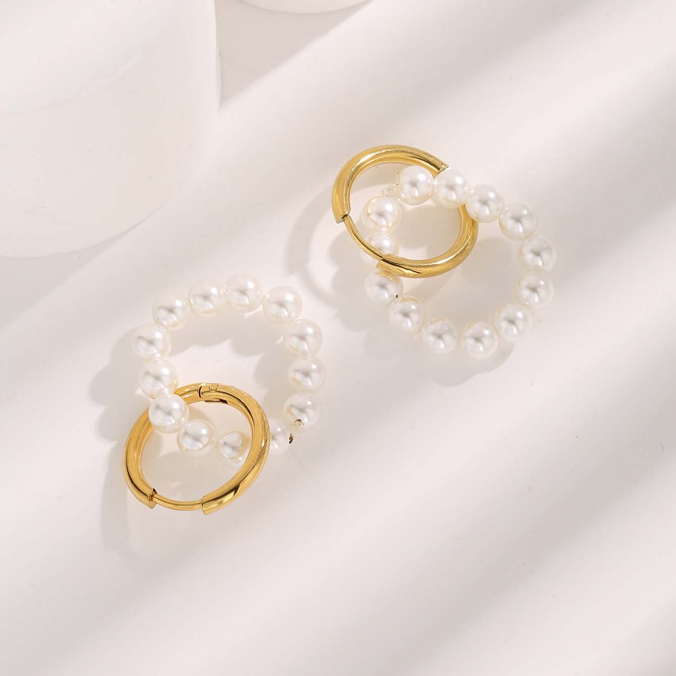 1 Pair Glam Sweet Love Round Plating Imitation Pearl Titanium Steel Copper Gold Plated Earrings display picture 2