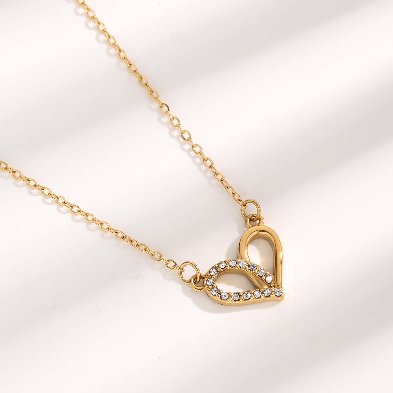 Elegant Glam Simple Style Heart Shape Titanium Steel Epoxy Plating Inlay Resin Zircon Gold Plated Pendant Necklace display picture 3
