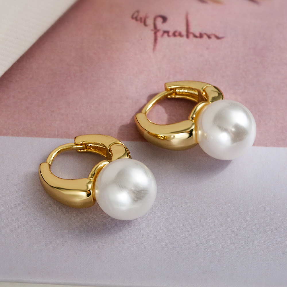 1 Pair Simple Style Geometric Plating Inlay Copper Artificial Pearls 18k Gold Plated White Gold Plated Earrings display picture 3