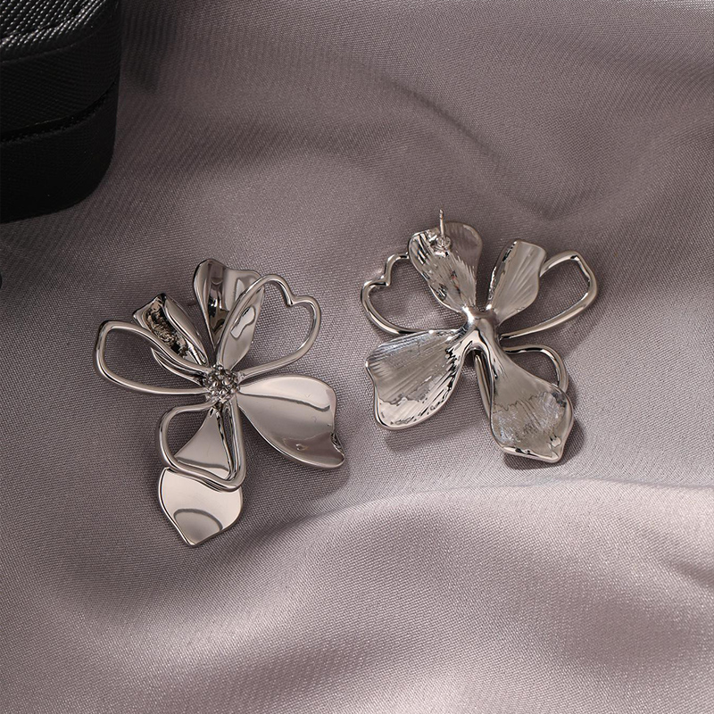 1 Pair Elegant Lady Roman Style Flower Copper Ear Studs display picture 1