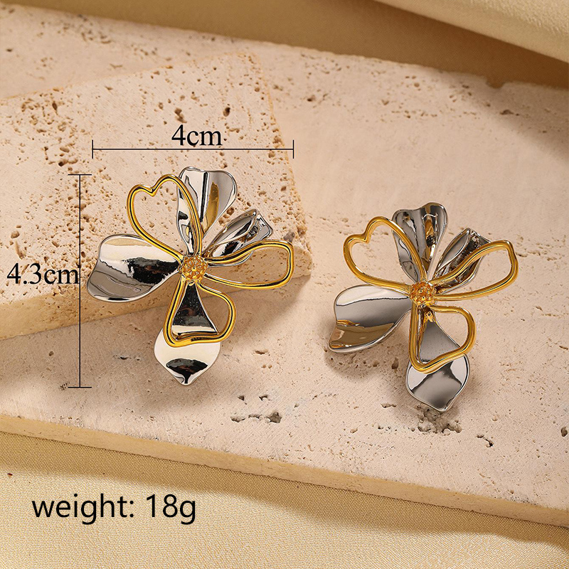 1 Pair Elegant Lady Roman Style Flower Copper Ear Studs display picture 6