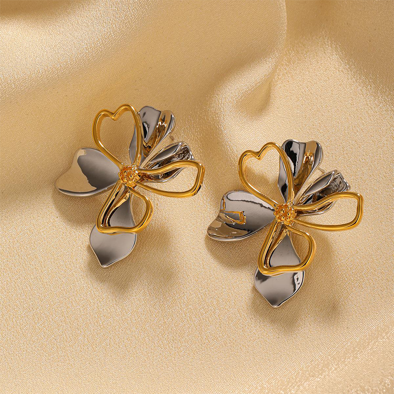 1 Pair Elegant Lady Roman Style Flower Copper Ear Studs display picture 8