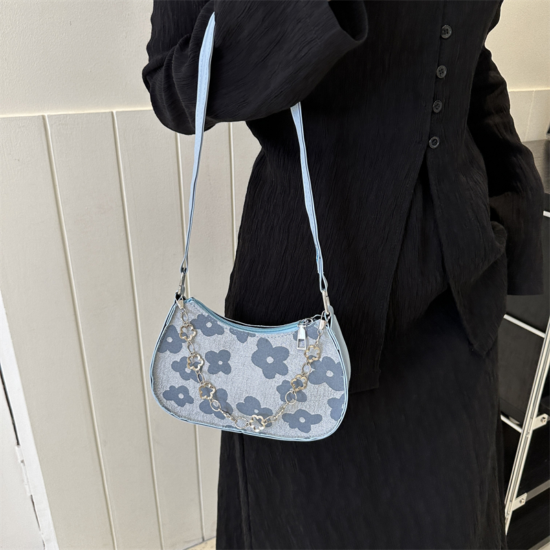 Women's Pu Leather Solid Color Streetwear Semicircle Zipper Shoulder Bag Crossbody Bag Underarm Bag display picture 3