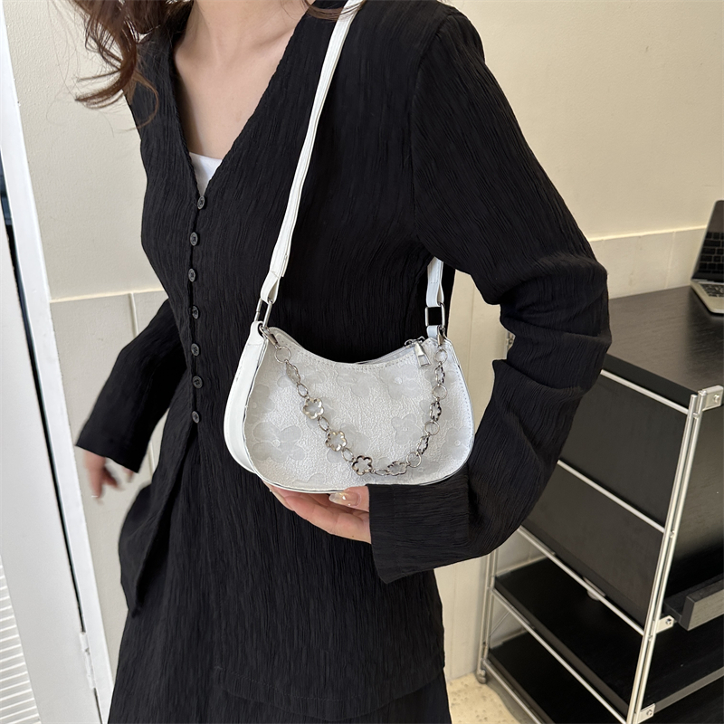 Women's Pu Leather Solid Color Streetwear Semicircle Zipper Shoulder Bag Crossbody Bag Underarm Bag display picture 10