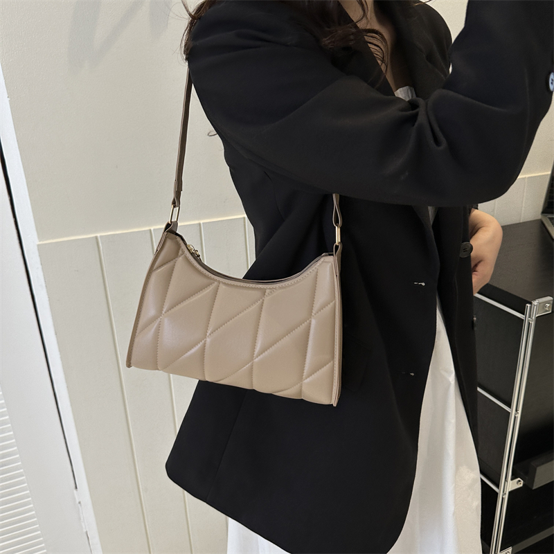 Women's All Seasons Pu Leather Elegant Basic Shoulder Bag Underarm Bag display picture 8