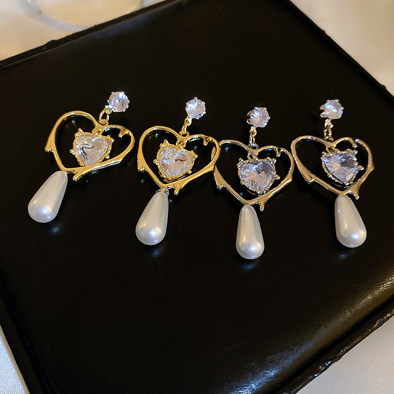 1 Pair Elegant Lady Korean Style Heart Shape Inlay Alloy Zircon Drop Earrings display picture 4