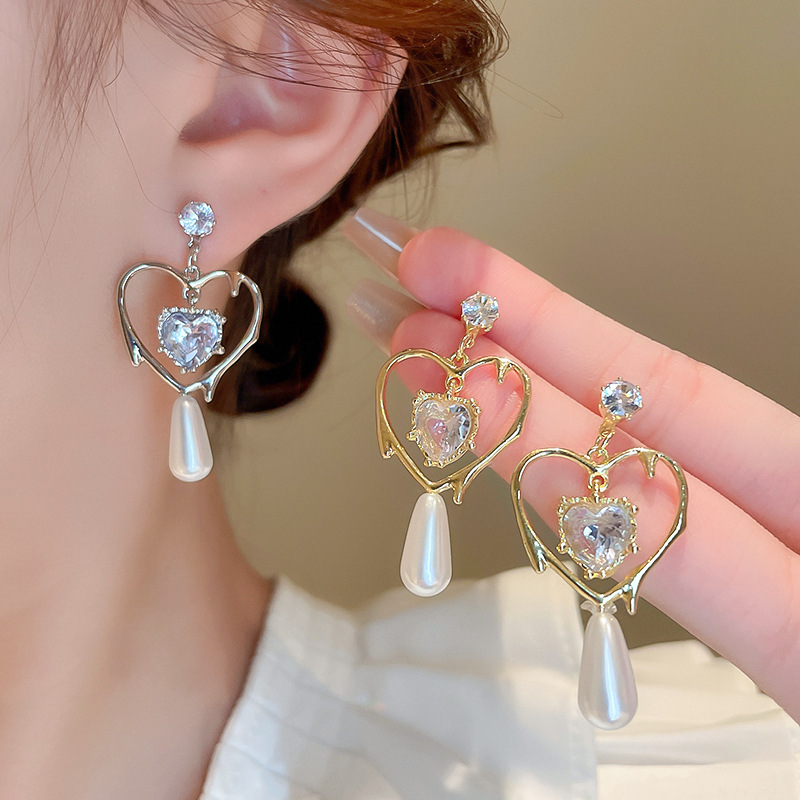 1 Pair Elegant Lady Korean Style Heart Shape Inlay Alloy Zircon Drop Earrings display picture 1