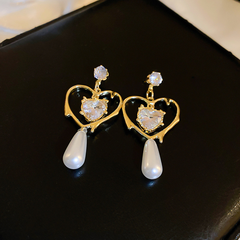 1 Pair Elegant Lady Korean Style Heart Shape Inlay Alloy Zircon Drop Earrings display picture 2