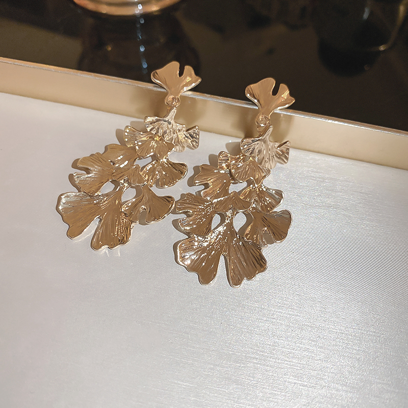 1 Pair Elegant Korean Style Flower Alloy Drop Earrings display picture 6