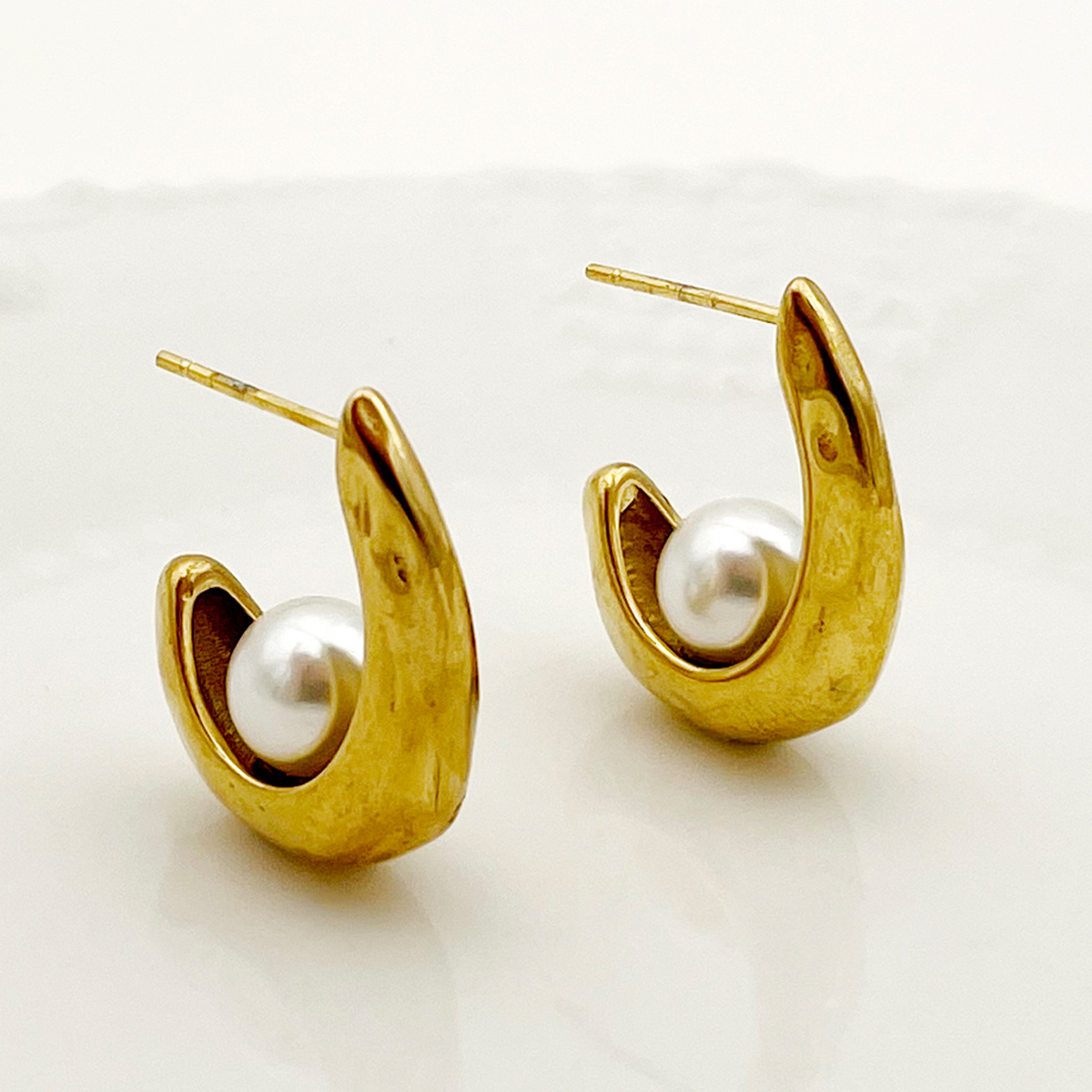 1 Pair Retro Roman Style Pearl Plating 304 Stainless Steel Pearl 14K Gold Plated Ear Studs display picture 1