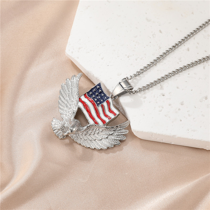 Vintage-stil Amerikanische Flagge Rostfreier Stahl Emaille Halskette Mit Anhänger display picture 2
