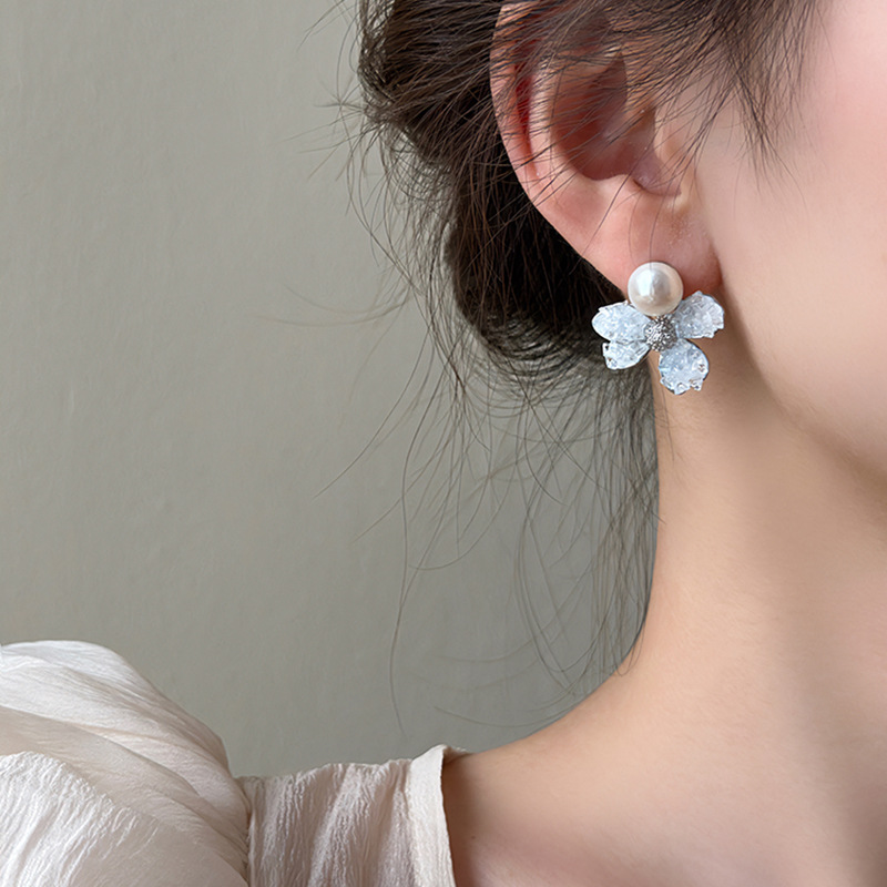 1 Pair Sweet Flower Alloy Ear Studs display picture 2