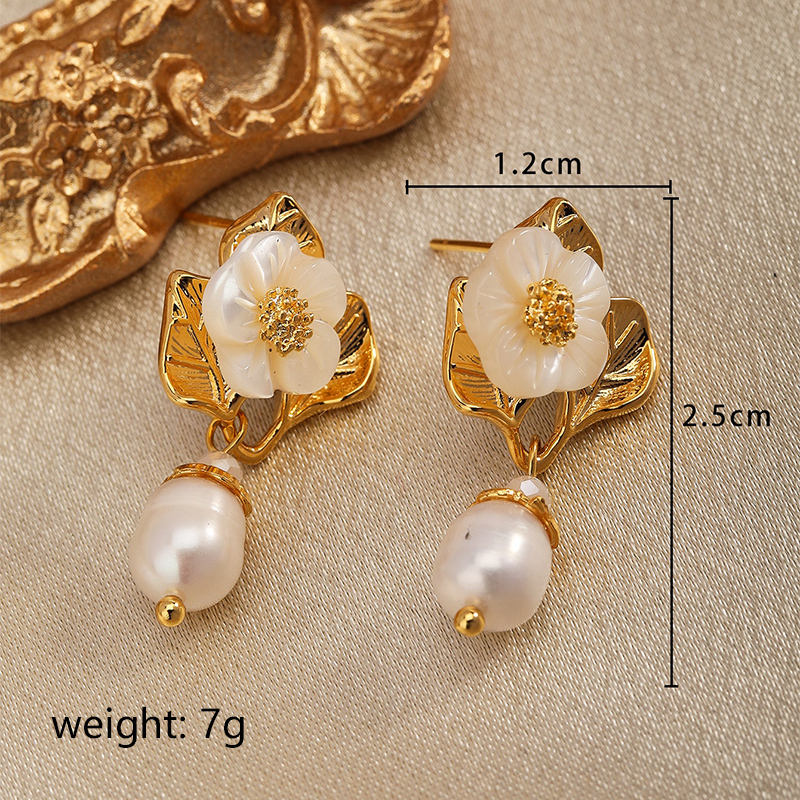 1 Pair Vintage Style Simple Style Flower Patchwork Copper Drop Earrings display picture 4