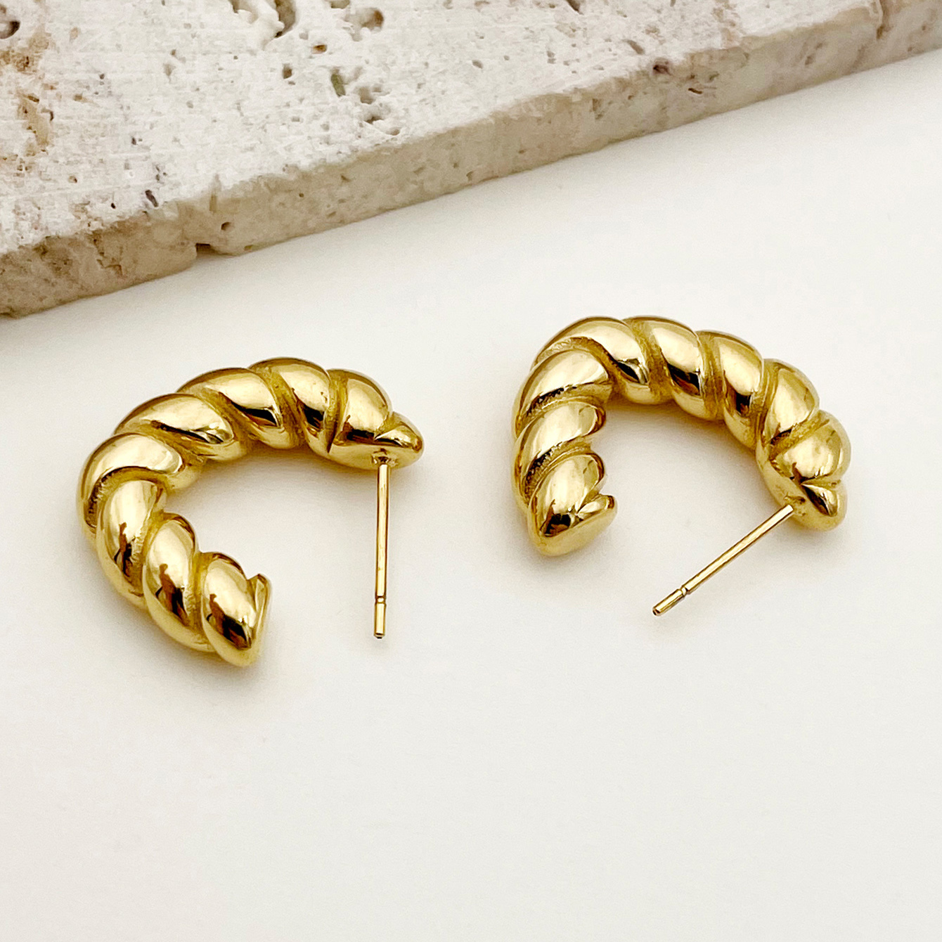 1 Pair Casual Retro Solid Color Plating 304 Stainless Steel 14K Gold Plated Ear Studs display picture 1