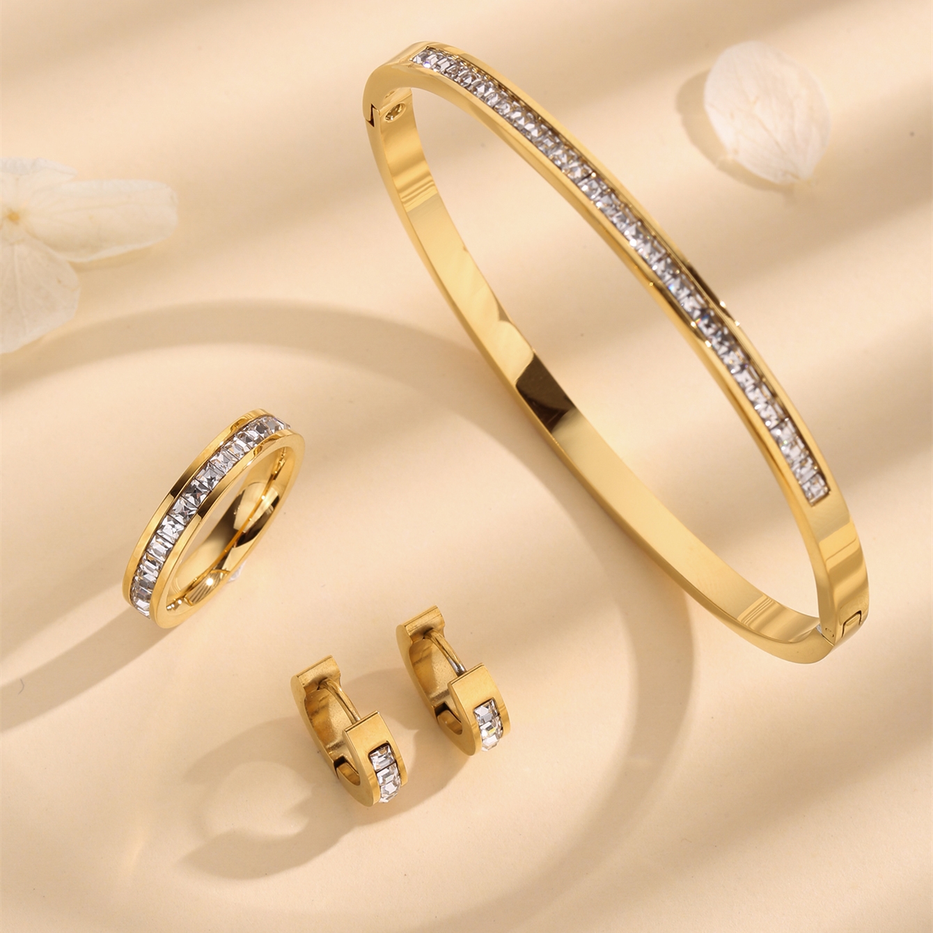 Wholesale Elegant Round Solid Color Titanium Steel Plating Inlay 18k Gold Plated Rhinestones Rings Bracelets Earrings display picture 4