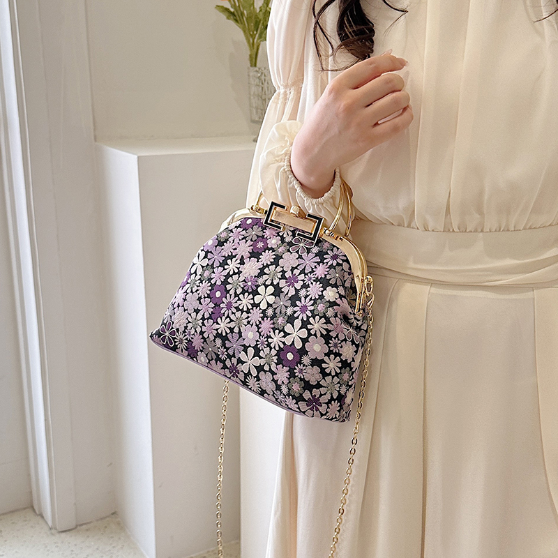 Women's Medium Nylon Ditsy Floral Vintage Style Classic Style Clasp Frame Handbag display picture 5
