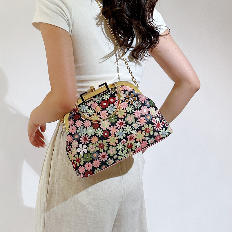 Women's Medium Nylon Ditsy Floral Vintage Style Classic Style Clasp Frame Handbag display picture 14