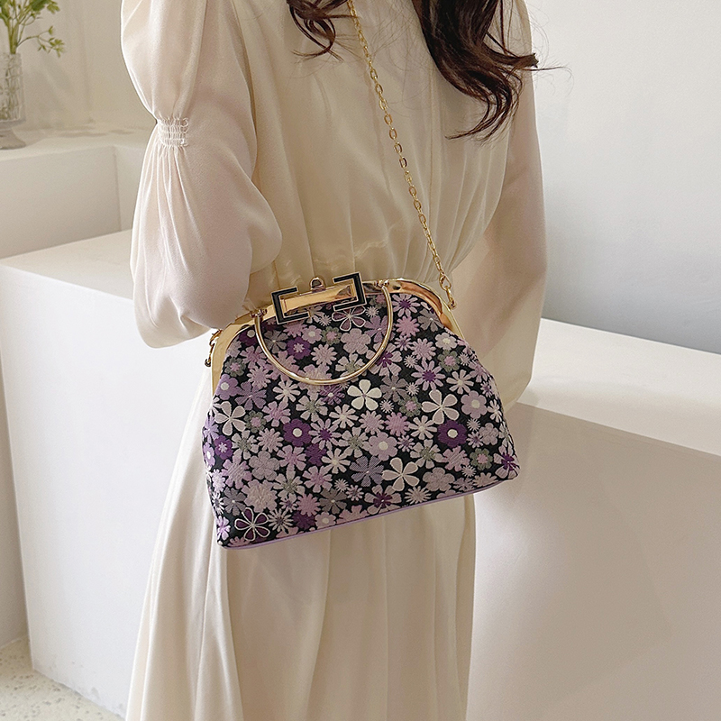 Women's Medium Nylon Ditsy Floral Vintage Style Classic Style Clasp Frame Handbag display picture 6