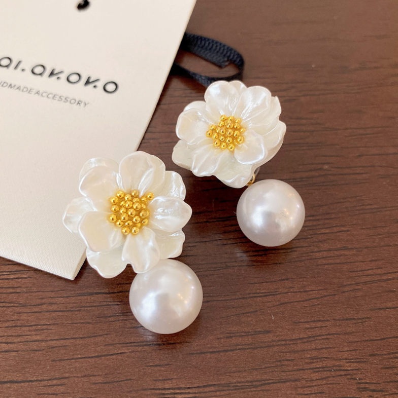 1 Pair Fairy Style Vacation Flower Artificial Pearl Alloy Drop Earrings display picture 4