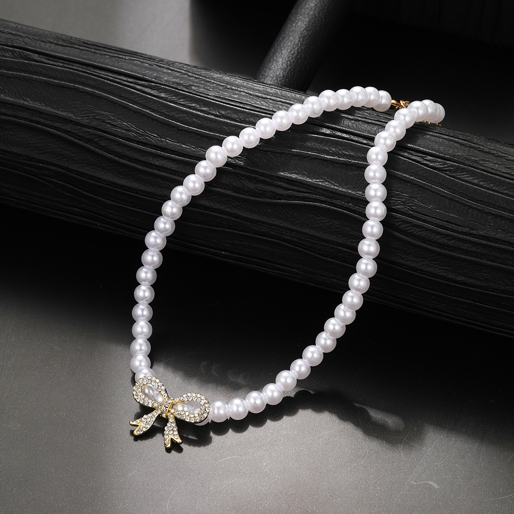 Elegant Classic Style Bow Knot Imitation Pearl Beaded Women's Necklace display picture 3