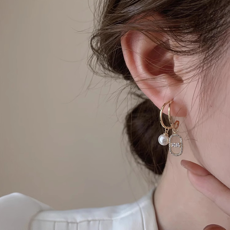1 Pair Elegant Lady Geometric Imitation Pearl Alloy Drop Earrings display picture 1