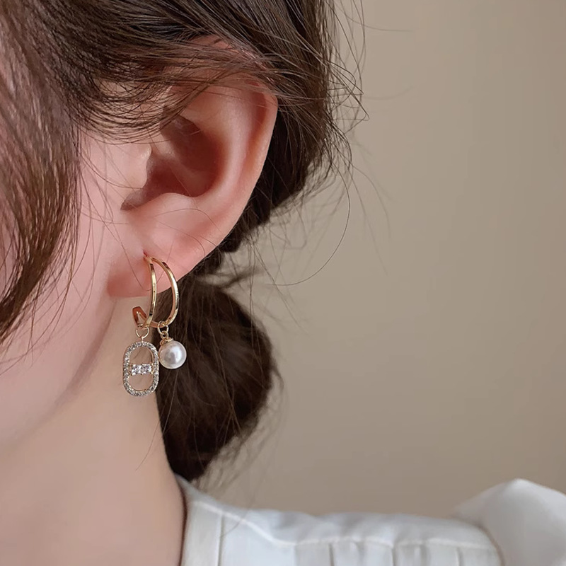 1 Pair Elegant Lady Geometric Imitation Pearl Alloy Drop Earrings display picture 3