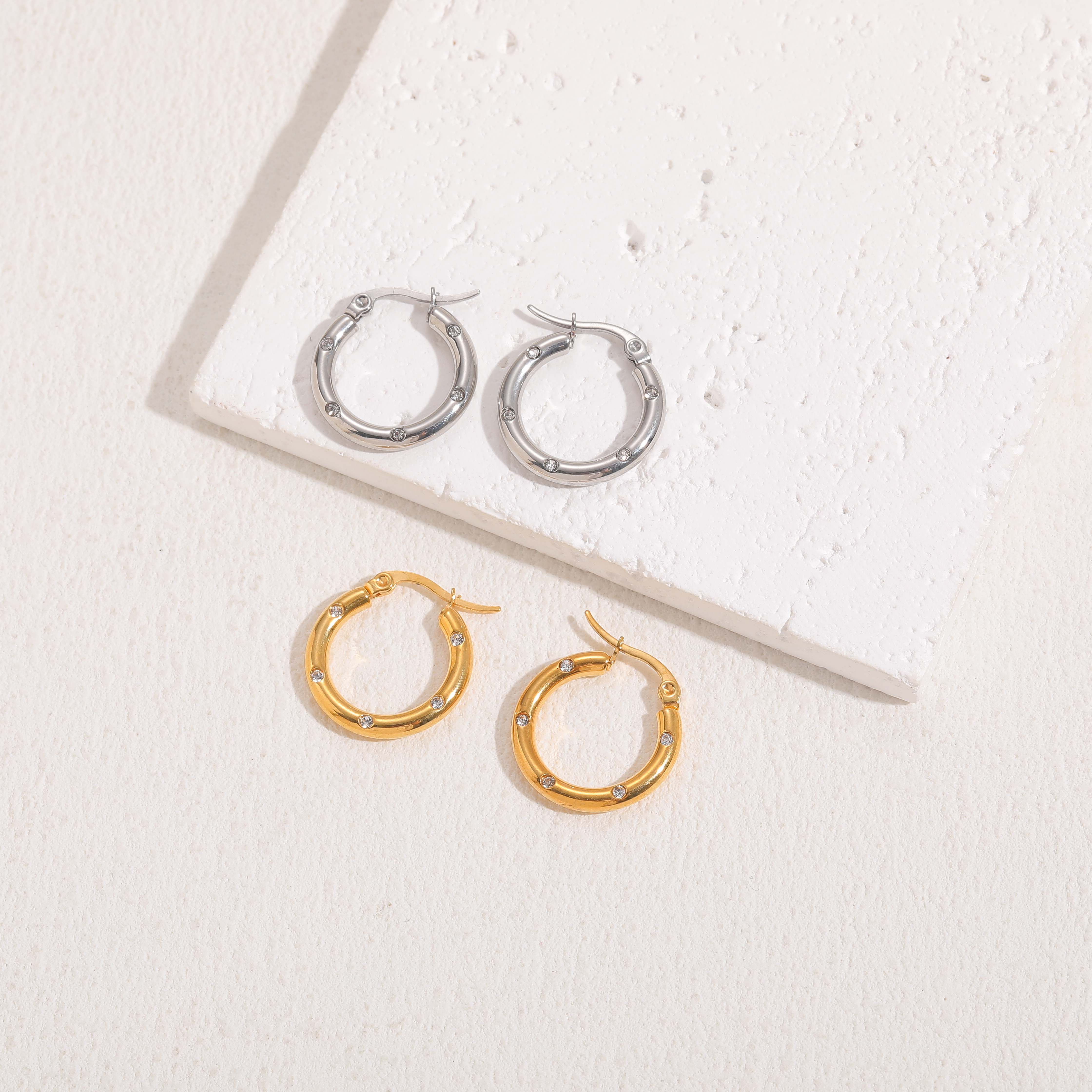 1 Pair Elegant C Shape U Shape Asymmetrical Plating Inlay 304 Stainless Steel Zircon Earrings display picture 4