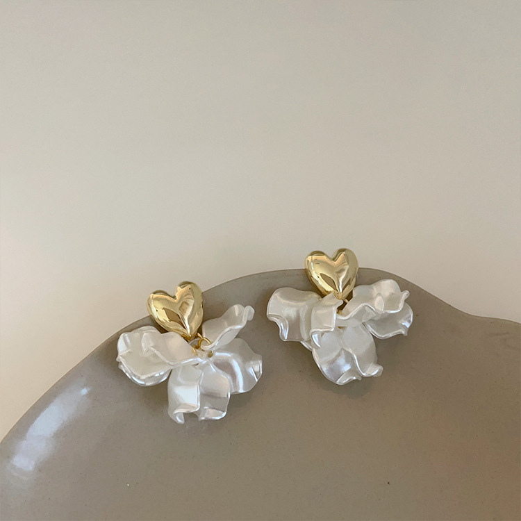 1 Pair Vacation Heart Shape Petal Alloy Shell Drop Earrings display picture 7