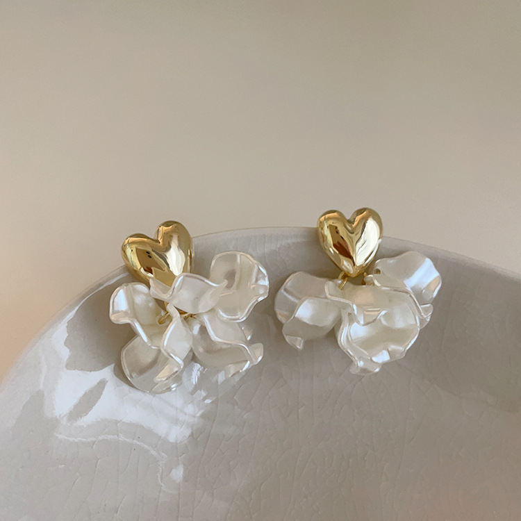 1 Pair Vacation Heart Shape Petal Alloy Shell Drop Earrings display picture 2