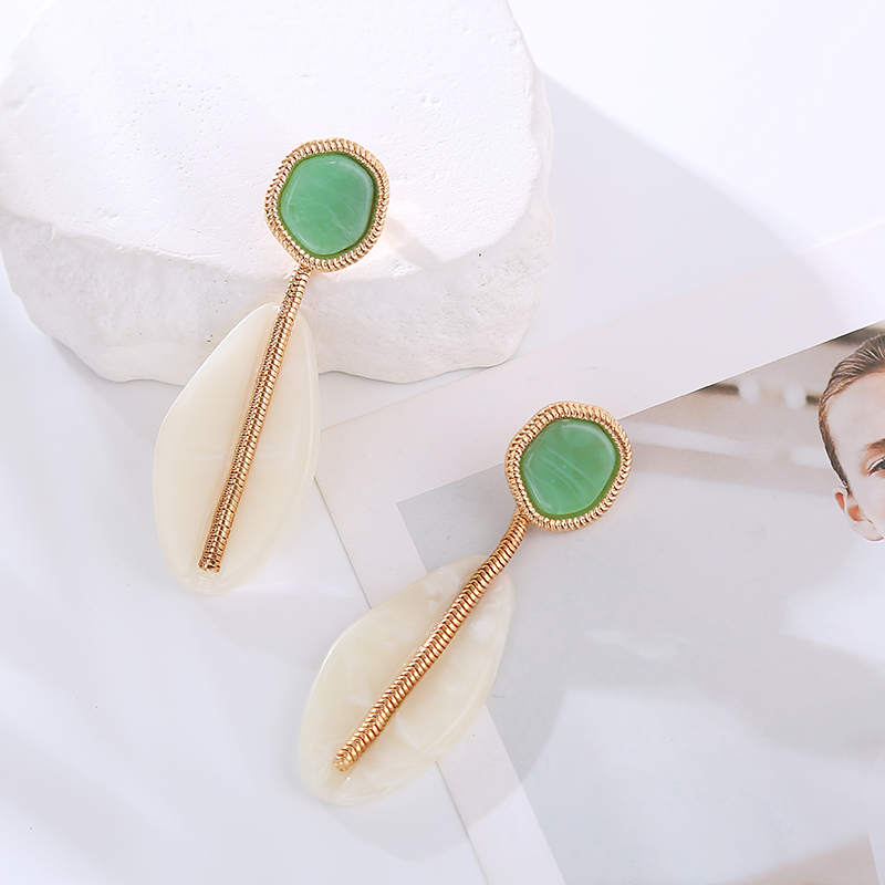 1 Pair Casual Oval Alloy Resin Drop Earrings display picture 4