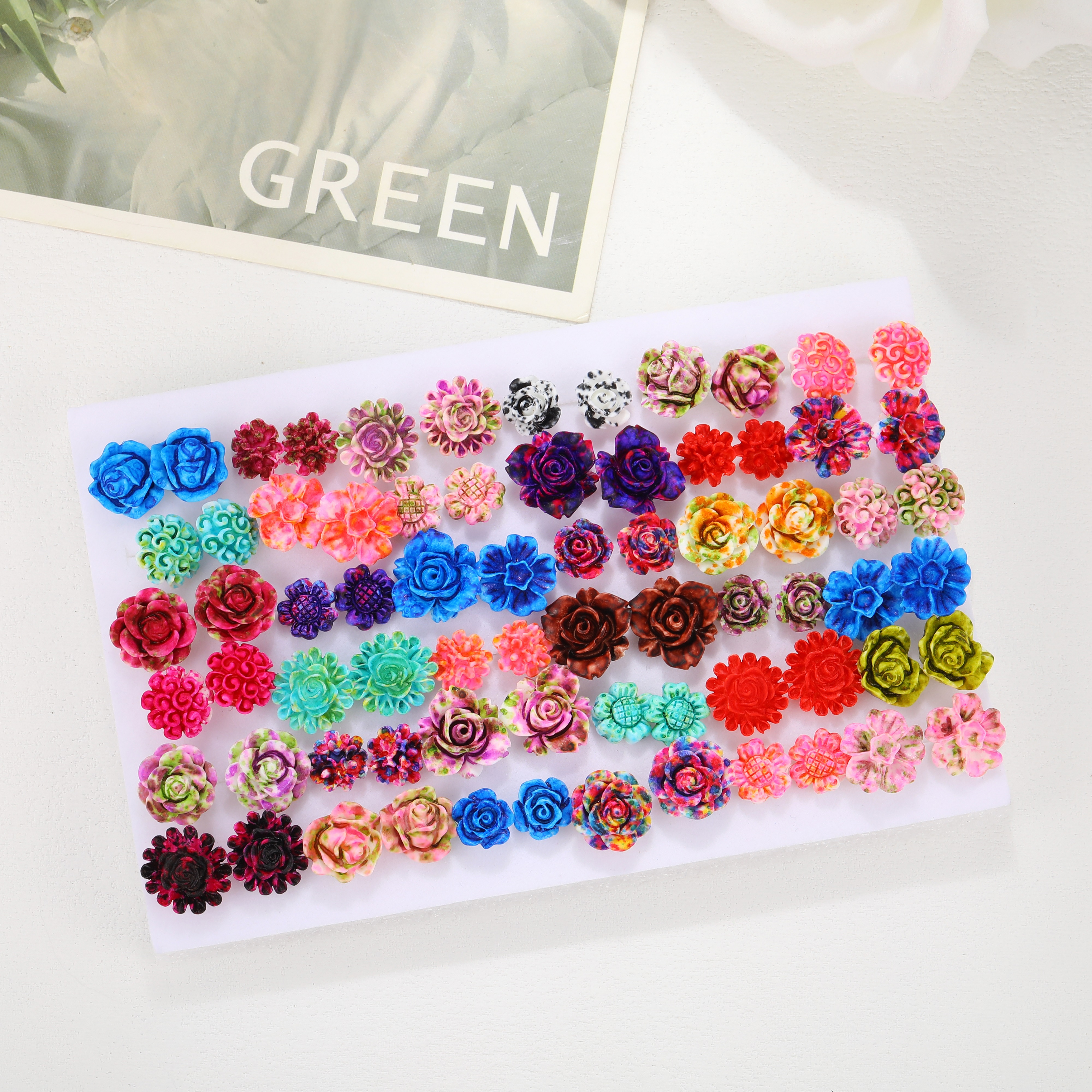 1 Set Simple Style Flower Plating Inlay Resin Artificial Gemstones Resin Gold Plated Silver Plated Ear Studs display picture 9