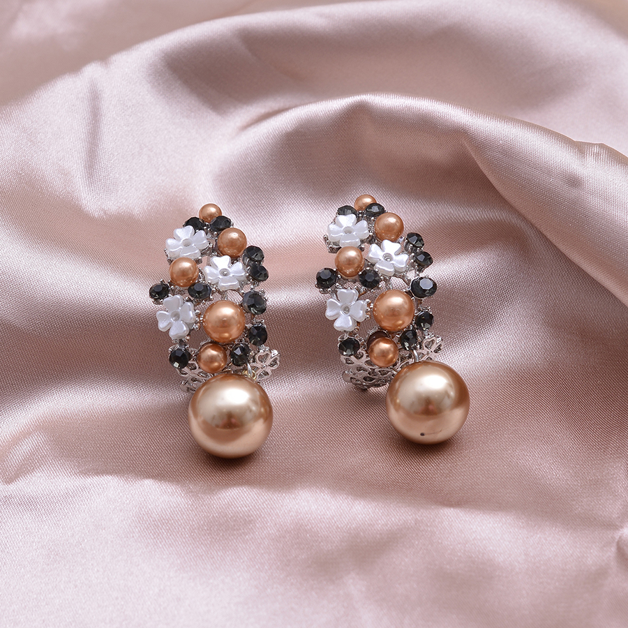 1 Paire Glamour Luxueux Artistique Fleur Tridimensionnel Évider Incruster Alliage Perles Artificielles Boucles D'oreilles display picture 5