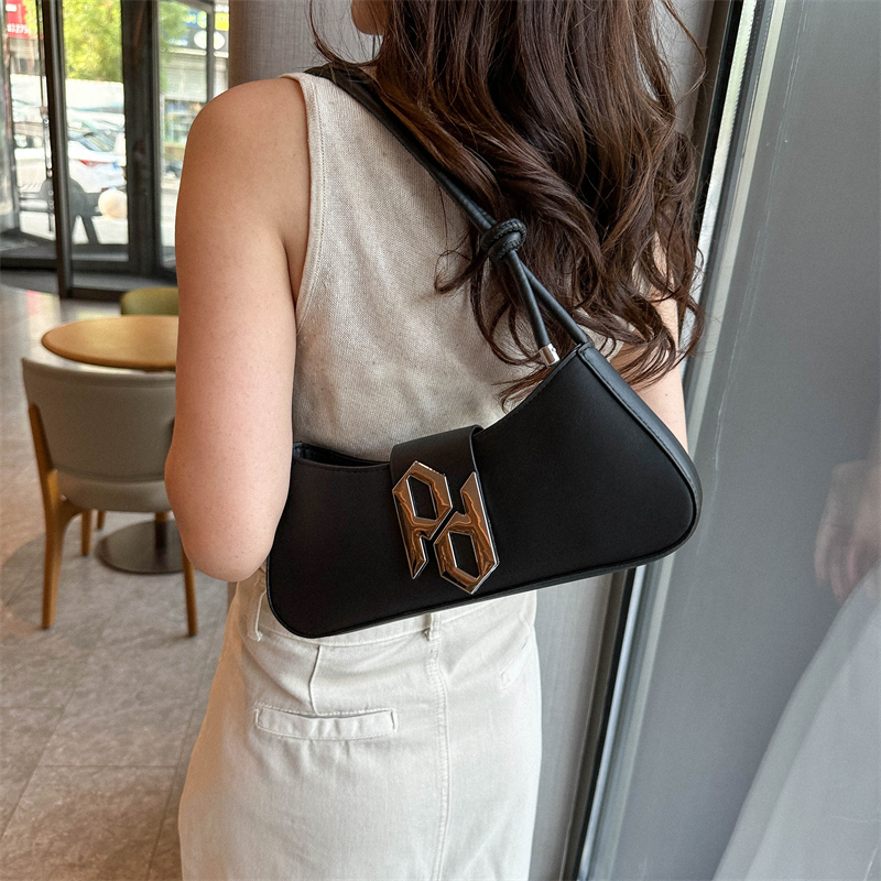 Women's All Seasons Pu Leather Streetwear Shoulder Bag Underarm Bag display picture 10