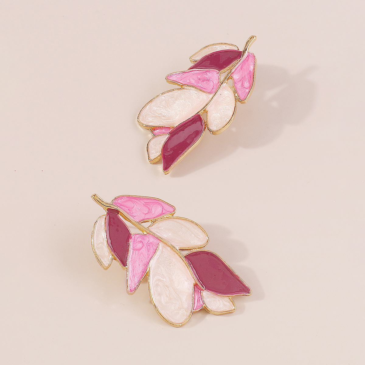 1 Pair Streetwear Leaf Irregular Layered Enamel Alloy Ear Studs display picture 12