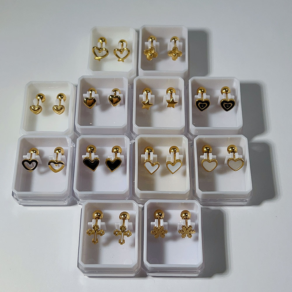 1 Pair Sweet Cross Heart Shape Snowflake Plating 304 Stainless Steel Titanium Steel 18K Gold Plated Cartilage Earrings display picture 1
