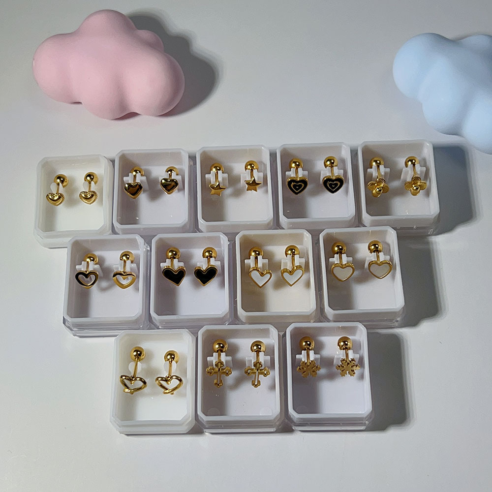 1 Pair Sweet Cross Heart Shape Snowflake Plating 304 Stainless Steel Titanium Steel 18K Gold Plated Cartilage Earrings display picture 2