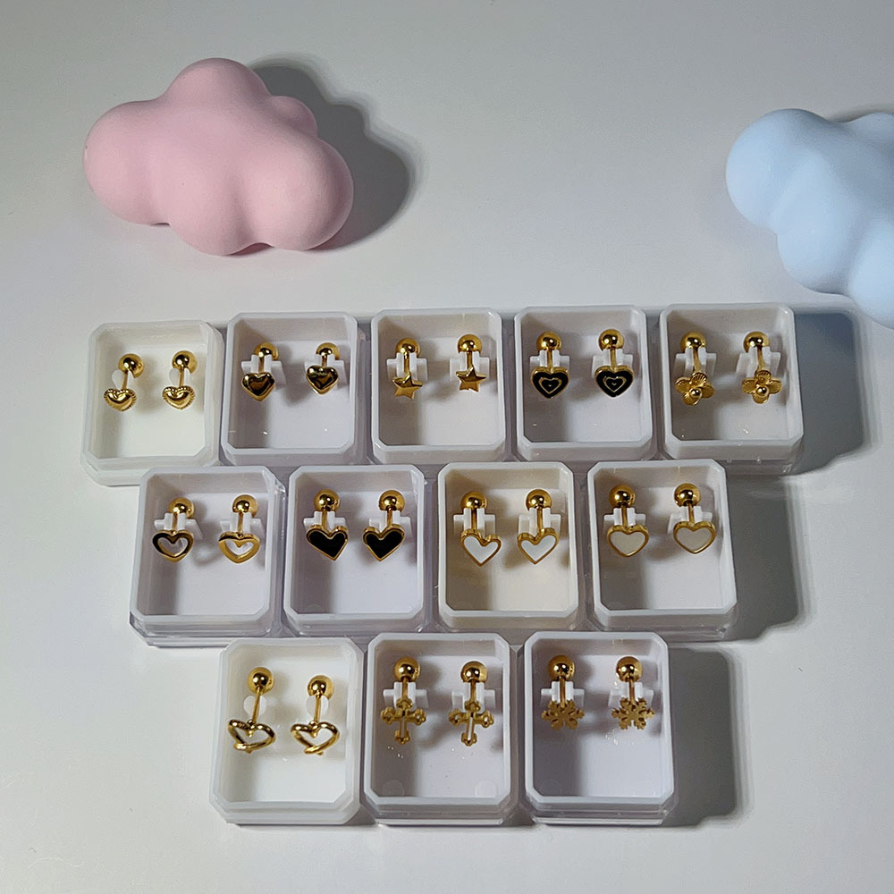 1 Pair Sweet Cross Heart Shape Snowflake Plating 304 Stainless Steel Titanium Steel 18K Gold Plated Cartilage Earrings display picture 4
