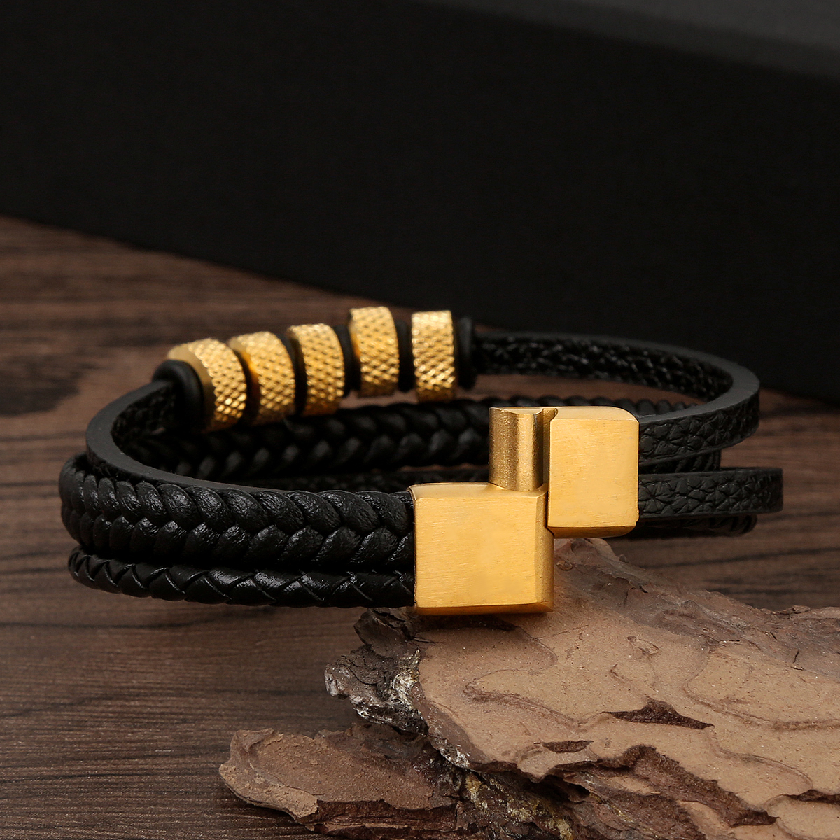 Vintage Style Solid Color Stainless Steel Pu Leather Handmade Men's Bracelets display picture 6