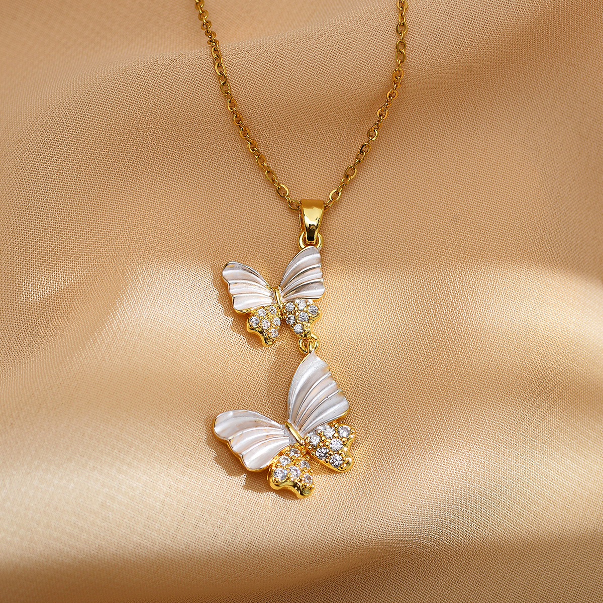 Sweet Butterfly Titanium Steel Copper Inlay Zircon Pendant Necklace display picture 2